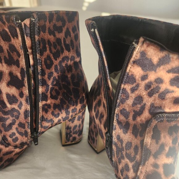 Bamboo Leopard print Ankle boots with goldtone heels - Picture 8 of 10